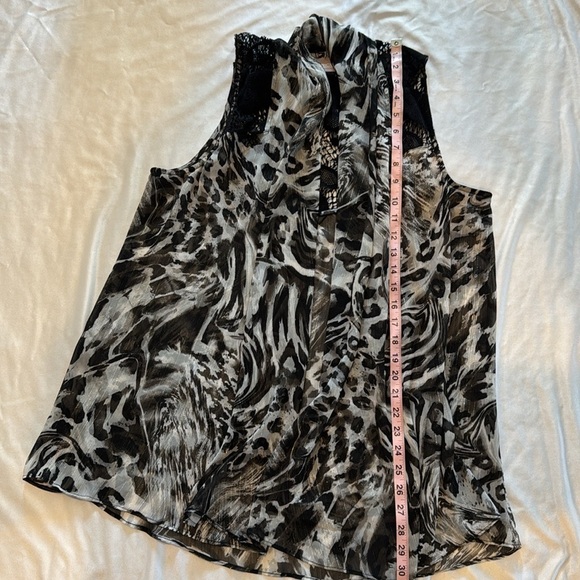 Chico's Black and White Lace Detail Vest Kimono Size 2 - Picture 7 of 7